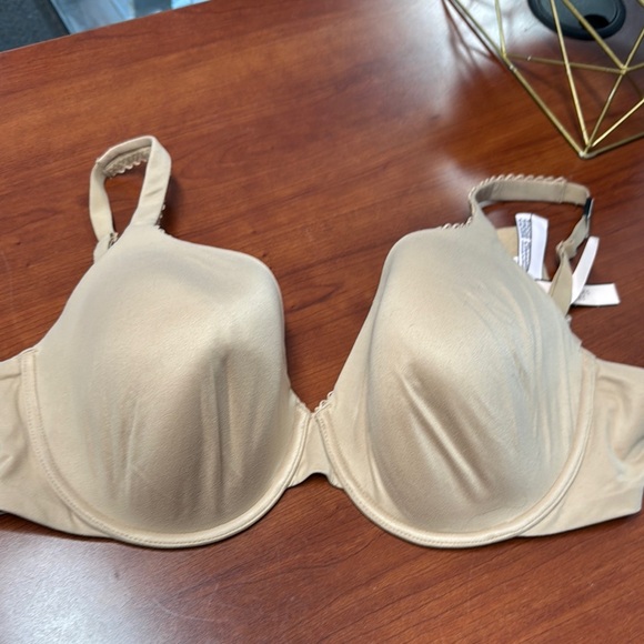 Victoria's Secret Other - Victoria’s Secret body by Victoria lined perfect coverage bra 38DD // 061224